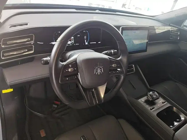 BYD Qin L — Фото автомобиля 10