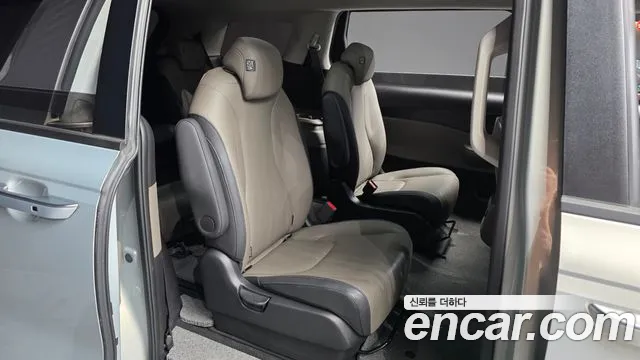 Kia Canival — Фото автомобиля 11