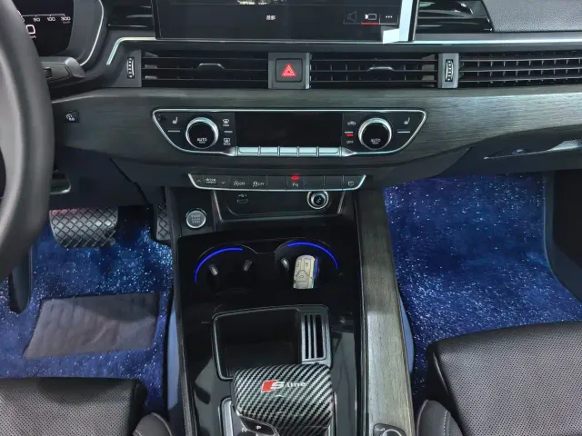 Audi A4L — Фото автомобиля 9