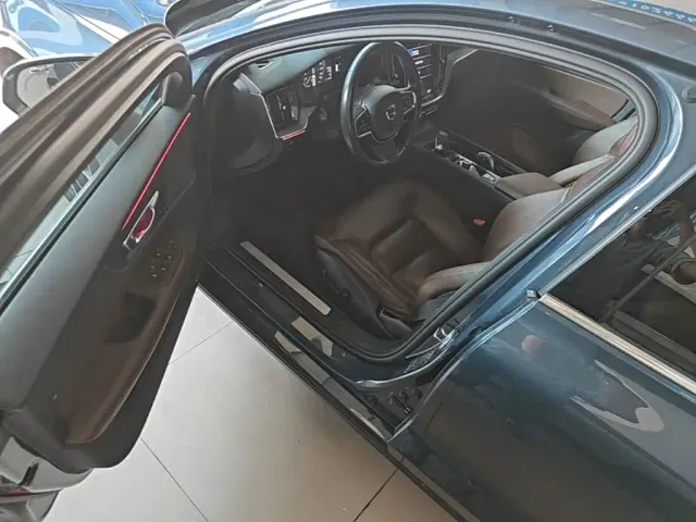 Volvo S60 — Фото автомобиля 15