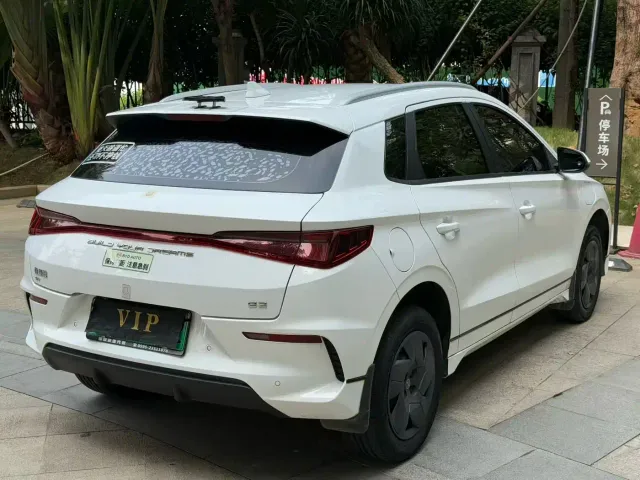 BYD e2 — Фото автомобиля 9