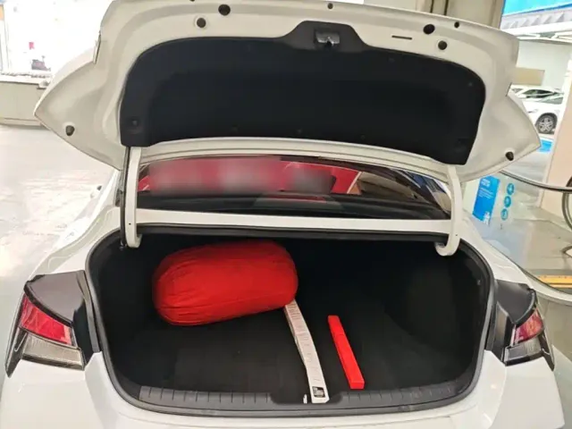 Hyundai Elantra — Фото автомобиля 18