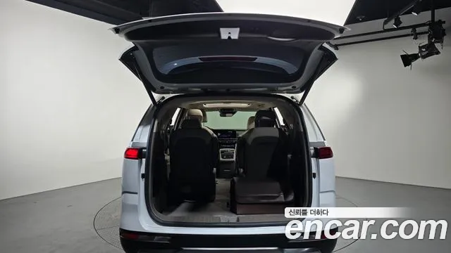 Kia Carnival Generation 4 — Фото автомобиля 17