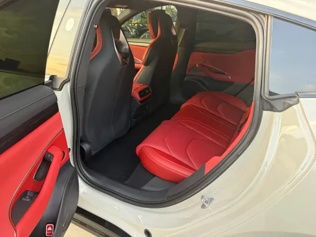 Xiaomi SU7 — Фото автомобиля 9
