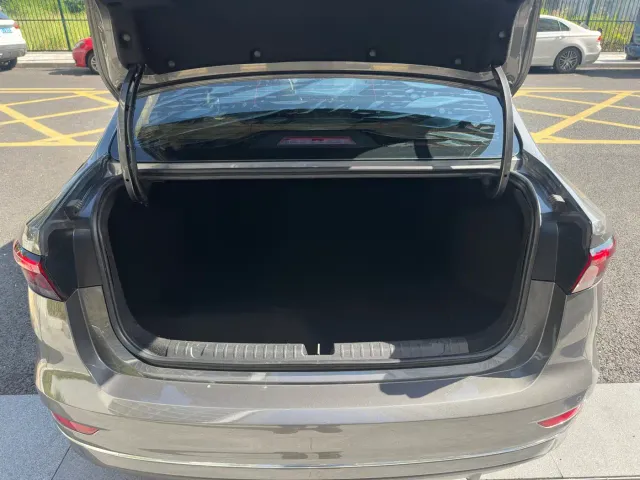 Geely Emgrand — Фото автомобиля 9