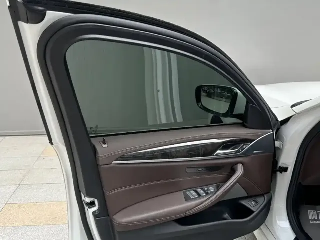 BMW 5 Series — Фото автомобиля 11