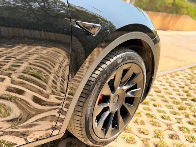 Tesla Model Y — Фото автомобиля 8