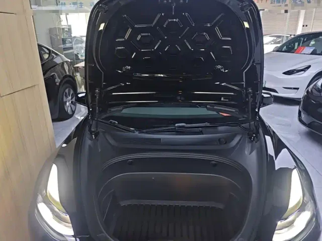 Tesla Model 3 — Фото автомобиля 19