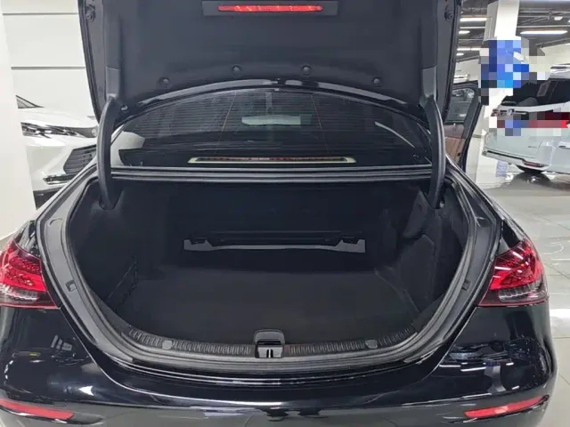 Mercedes-Benz E-Class — Фото автомобиля 18