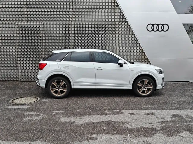 Audi Q2L — Фото автомобиля 3