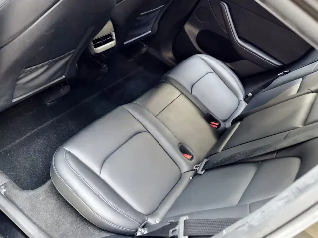 Tesla Model Y — Фото автомобиля 9