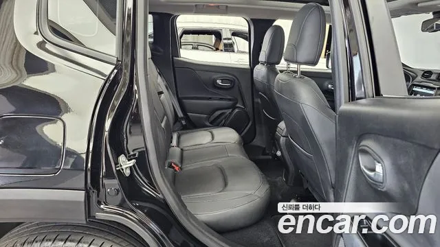 Jeep Renegade — Фото автомобиля 12