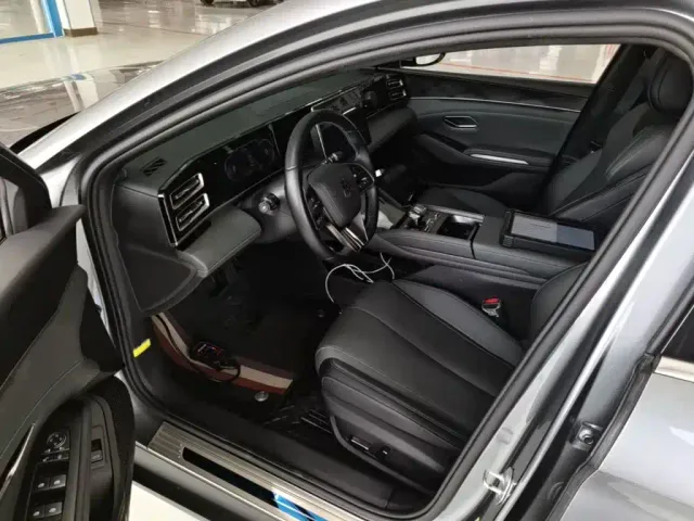 BYD Qin L — Фото автомобиля 14