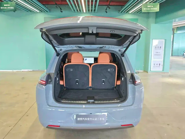 Li Auto L8 — Фото автомобиля 7