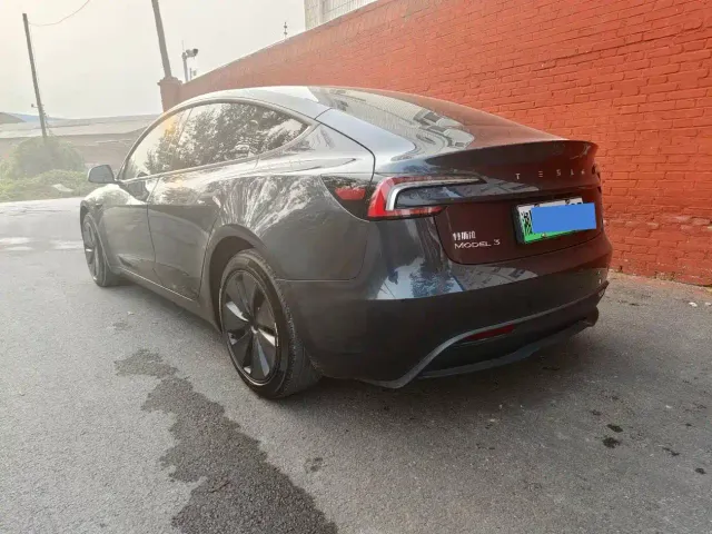Tesla Model 3 — Фото автомобиля 6