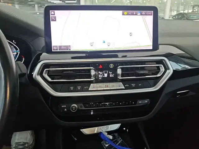 BMW iX3 — Фото автомобиля 12