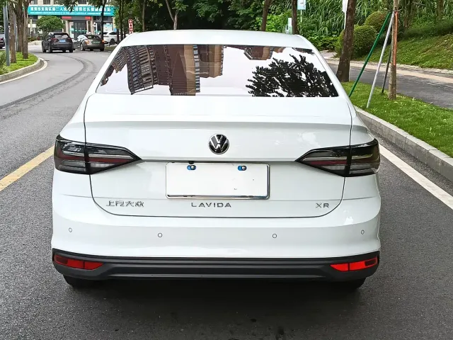 Volkswagen Lavida — Фото автомобиля 2