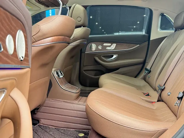 Mercedes-Benz E-Class — Фото автомобиля 16