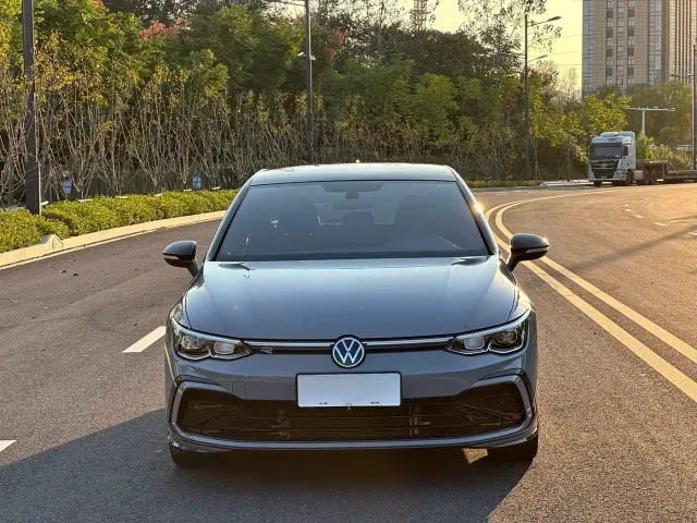 Volkswagen Golf — Фото автомобиля 2