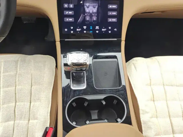 Li Auto ONE — Фото автомобиля 16