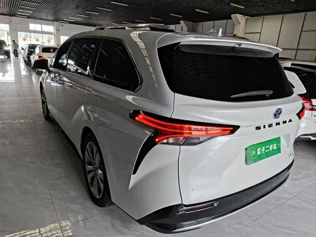 Toyota Sienna — Фото автомобиля 4