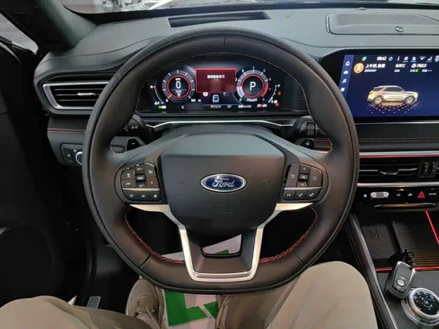 Ford Explorer — Фото автомобиля 10