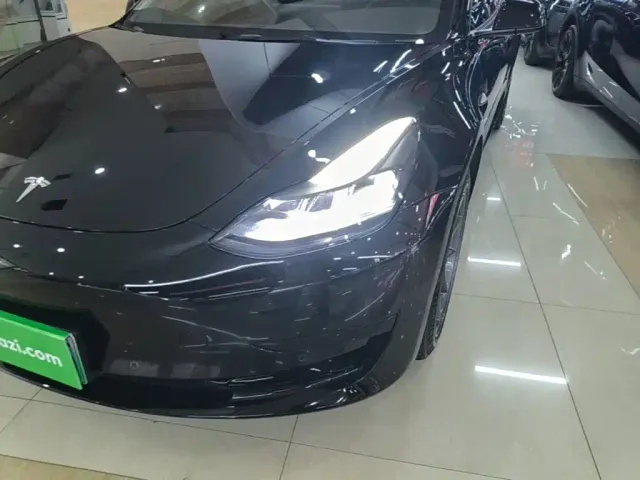 Tesla Model 3 — Фото автомобиля 23