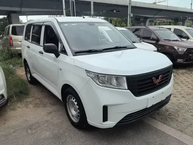 Wuling Hongguang Plus — Фото автомобиля 3