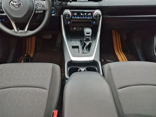 Toyota RAV4 — Фото автомобиля 13