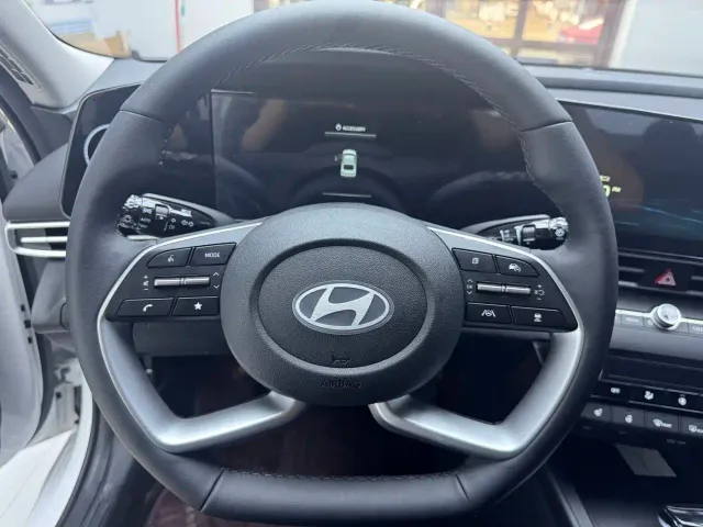 Hyundai Elantra — Фото автомобиля 12