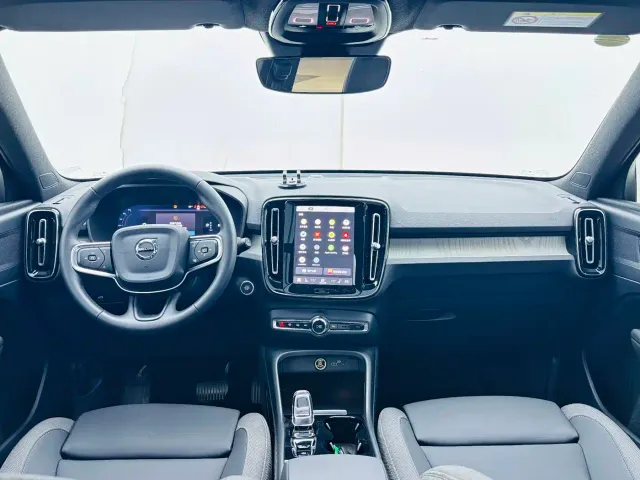 Volvo XC40 — Фото автомобиля 13