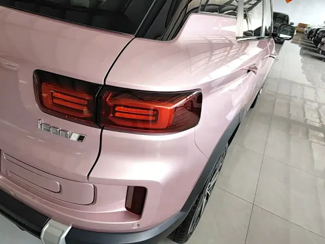 Geely ICON — Фото автомобиля 7