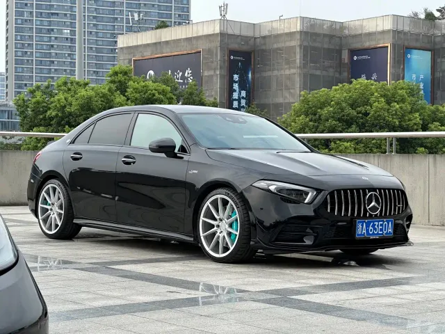 Mercedes-Benz Mercedes-Benz A-Class AMG 2022 AMG A 35 L 4MATIC — Фото автомобиля 3