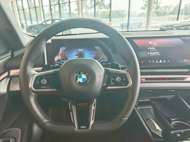 BMW 5 Series — Фото автомобиля 9