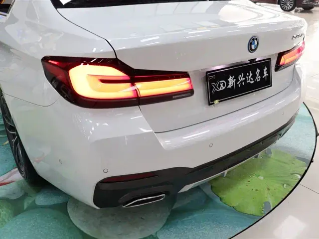 BMW 5 Series — Фото автомобиля 24