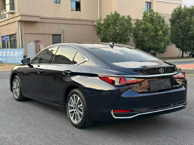 Lexus ES — Фото автомобиля 7