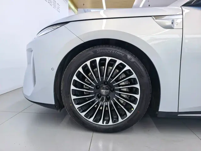 BYD Seal 08 — Фото автомобиля 12