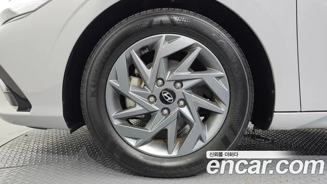 Hyundai Avante CN7 — Фото автомобиля 4