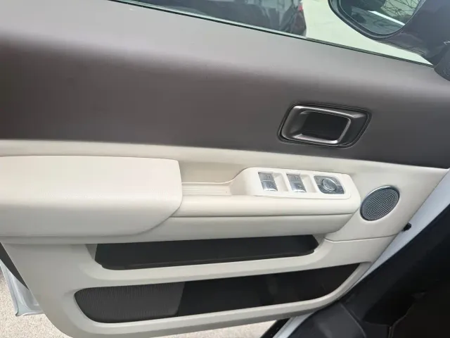 Li Auto MEGA — Фото автомобиля 5