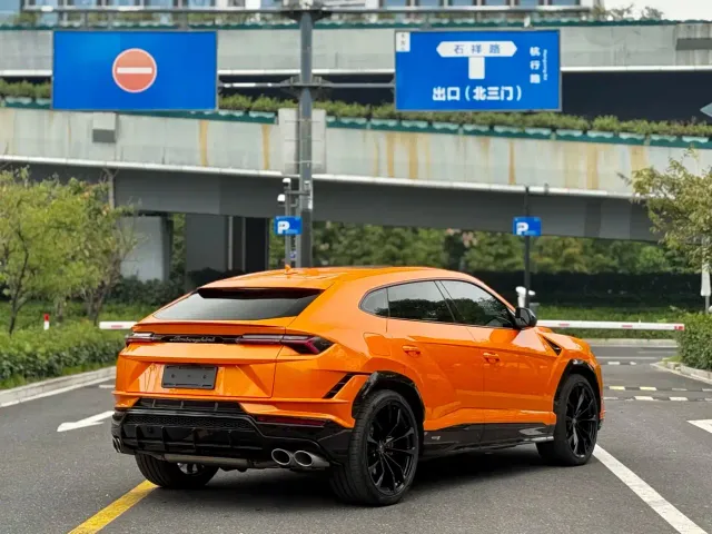 Lamborghini Urus — Фото автомобиля 7