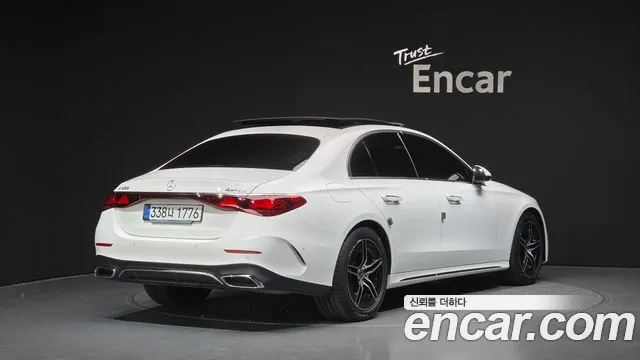 Mercedes-Benz E-Class — Фото автомобиля 2