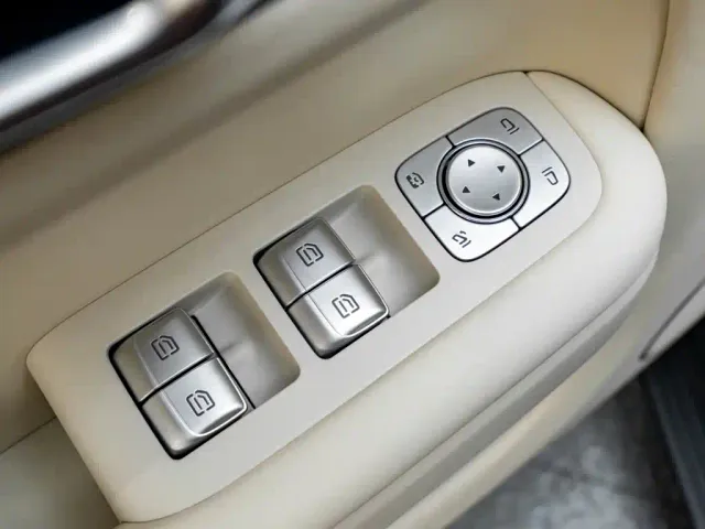 Li Auto L9 — Фото автомобиля 24
