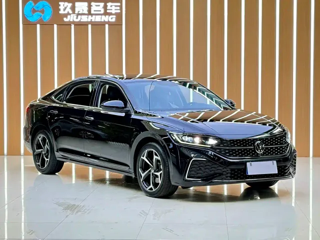 Volkswagen Passat — Фото автомобиля 3