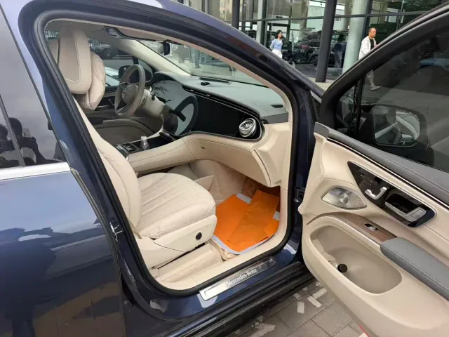 Mercedes-Benz EQS SUV — Фото автомобиля 2
