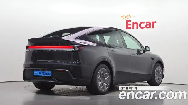Фотография автомобиля — Tesla Model Y