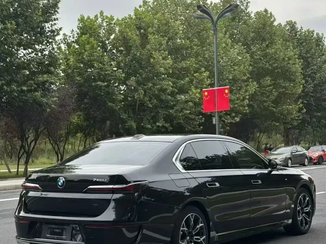 BMW 7 Series — Фото автомобиля 9