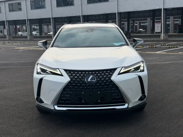 Lexus UX — Фото автомобиля 2