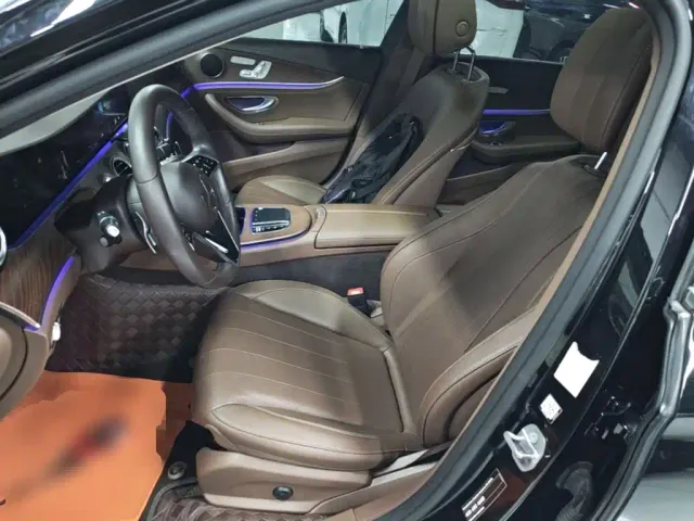 Mercedes-Benz E-Class — Фото автомобиля 14