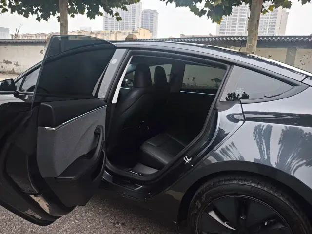 Tesla Model 3 — Фото автомобиля 6