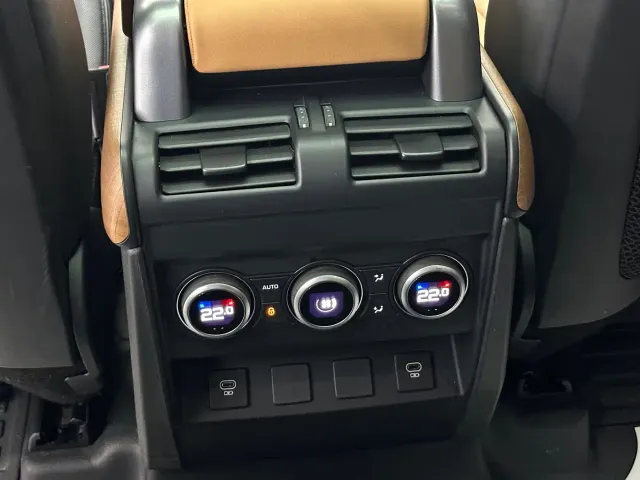 Land Rover Land Rover Defender 2023 Model 110 3.0T P400 X-DYNAMIC HSE — Фото автомобиля 14